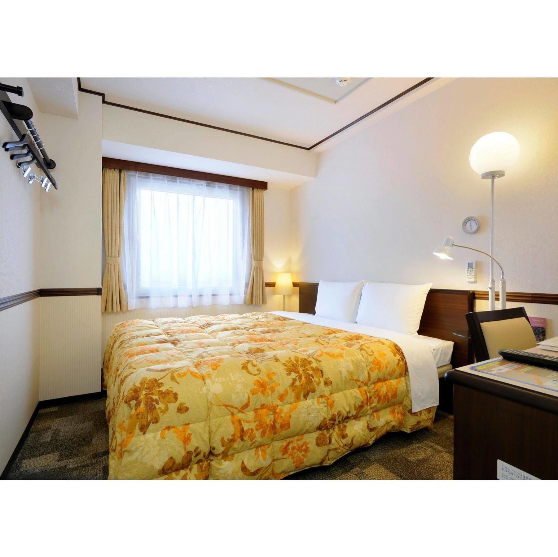 Toyoko Inn Nagoya-Eki Sakuradori-Guchi Honkan Екстер'єр фото
