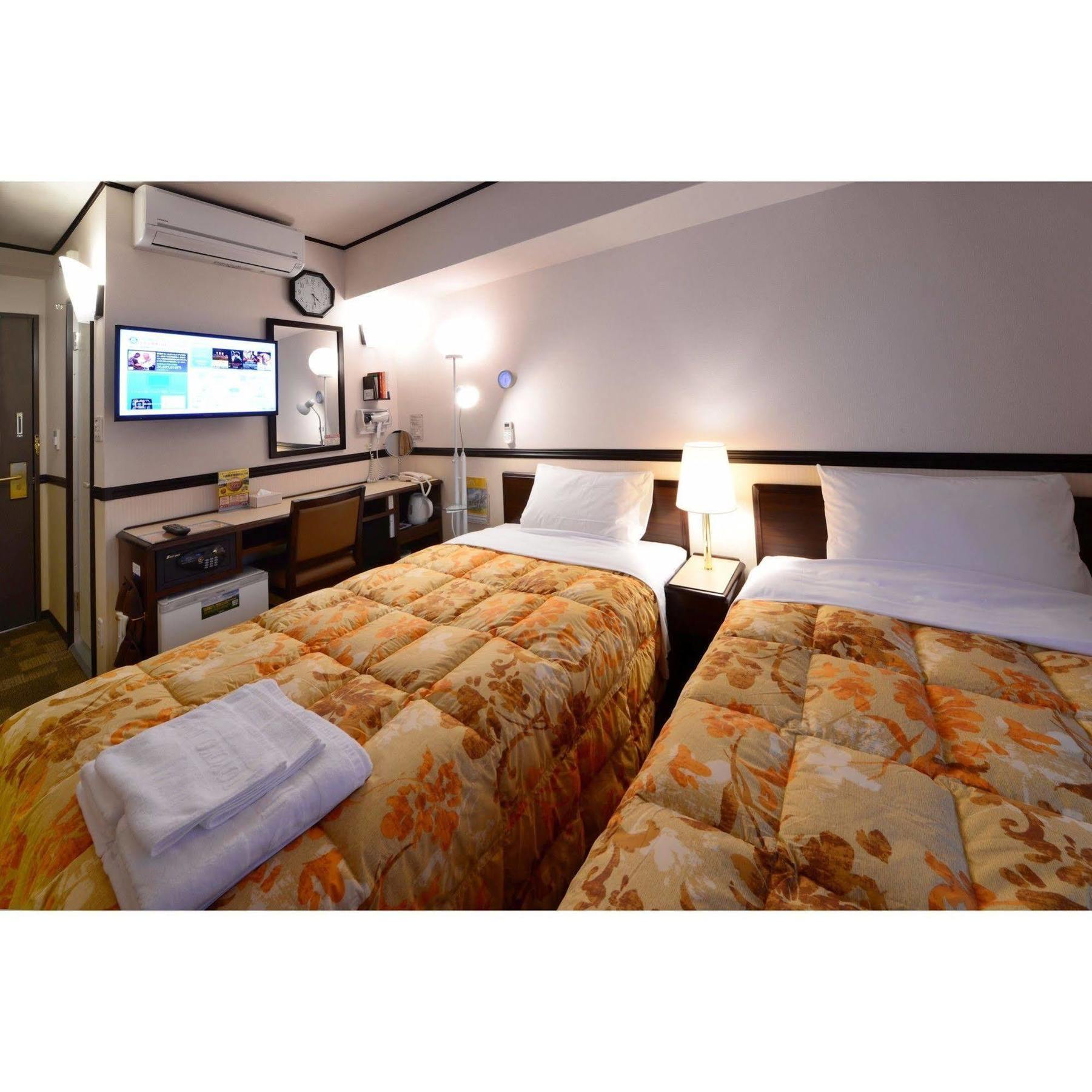 Toyoko Inn Nagoya-Eki Sakuradori-Guchi Honkan Екстер'єр фото