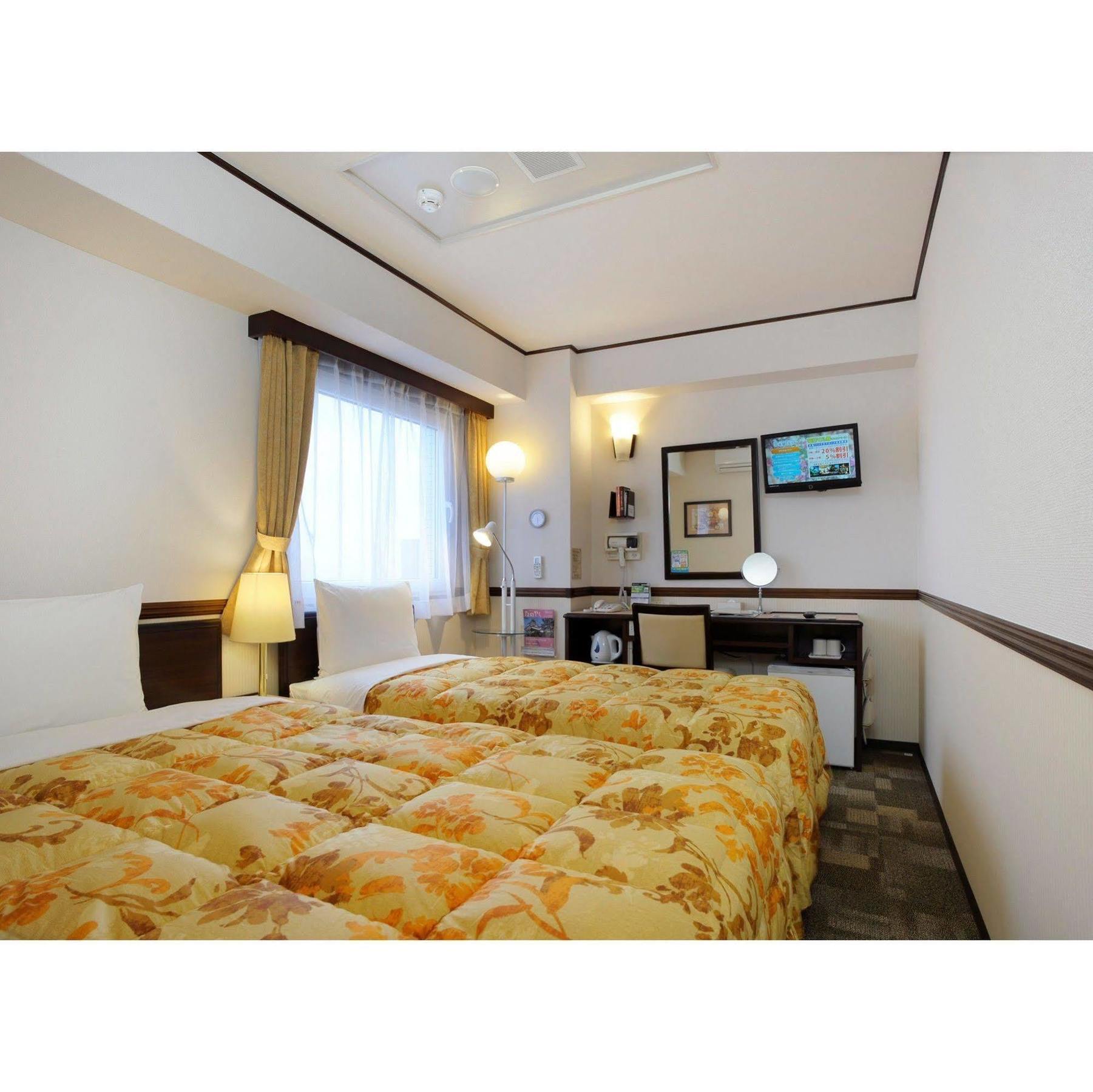 Toyoko Inn Nagoya-Eki Sakuradori-Guchi Honkan Екстер'єр фото