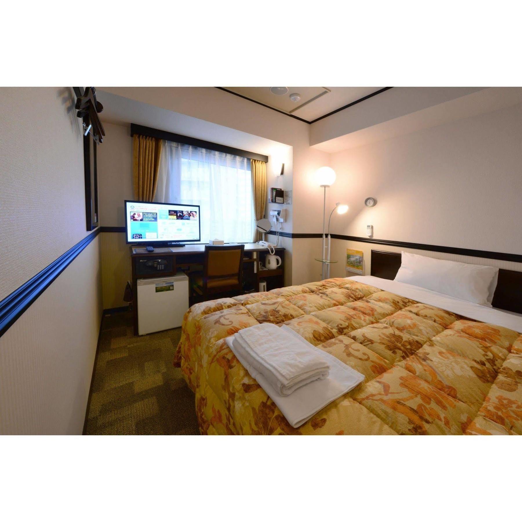 Toyoko Inn Nagoya-Eki Sakuradori-Guchi Honkan Екстер'єр фото