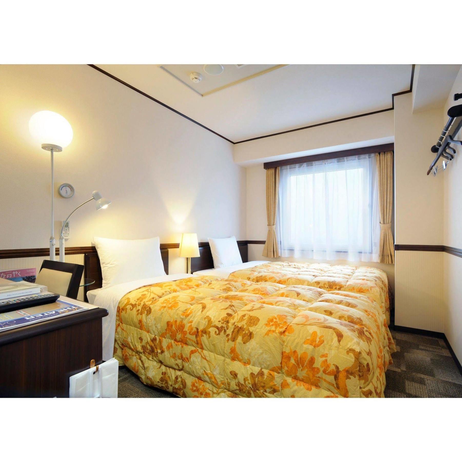 Toyoko Inn Nagoya-Eki Sakuradori-Guchi Honkan Екстер'єр фото